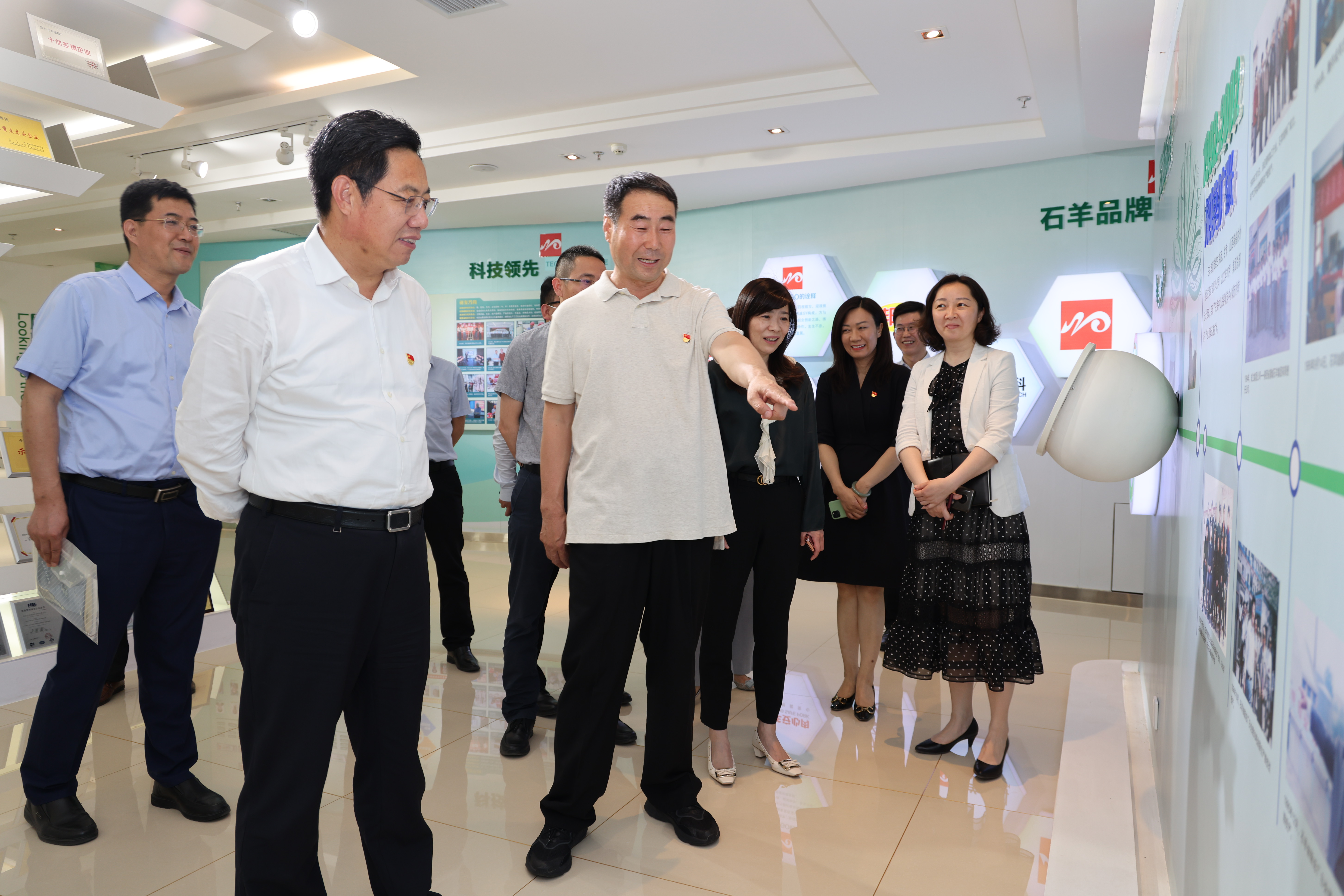 西安市委常委,经开区党工委书记马希良一行调研石羊集团